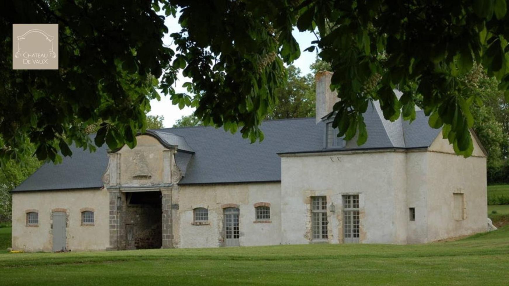 Gesnes-le-Gandelin Chateau De Vauxヴィラ エクステリア 写真